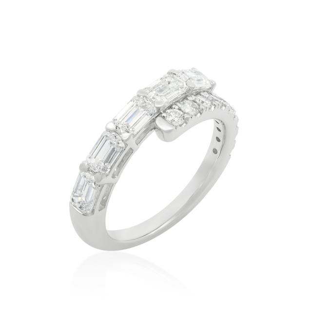 Stylish Glamour Fashion Ring, 14K White Gold, 1.61tw Round & Baguette Diamonds, Timeless Appeal