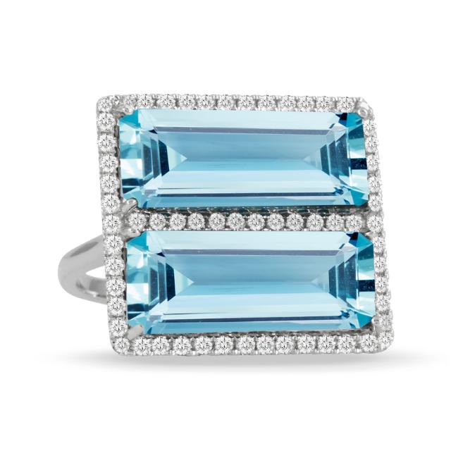 Sky Blue Elegance Ring 18K White Gold with diamonds and sky blue topaz center, a sparkling combinati